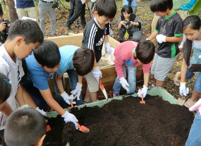 自然環境の継承を呼びかける取り組みの様子